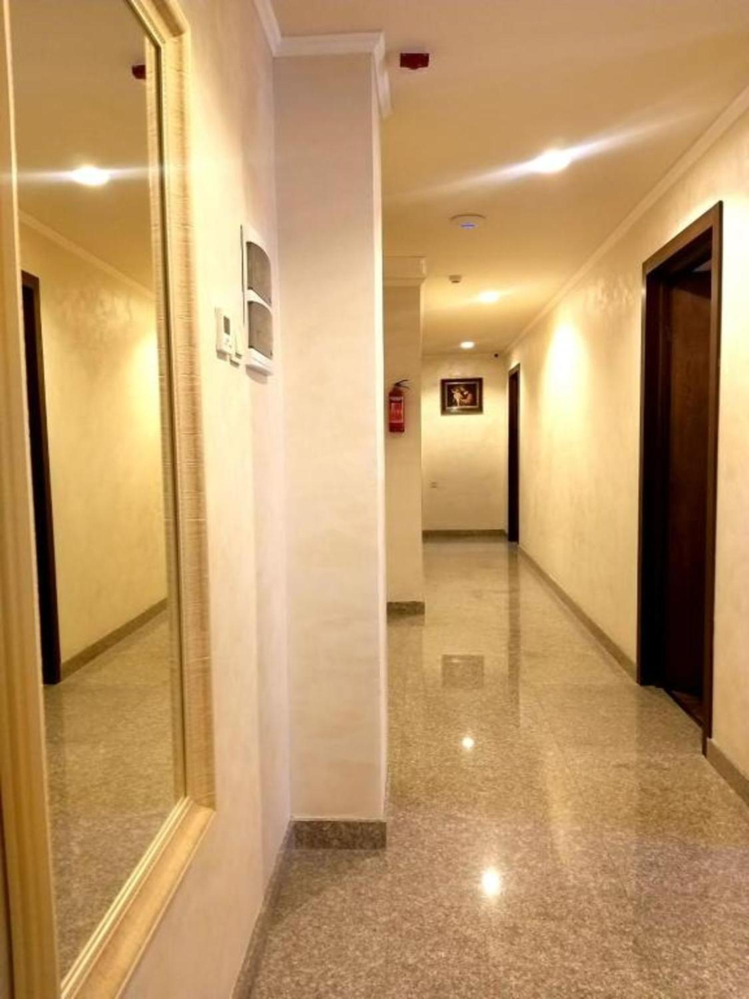 Partez Hotel Jerevan Exteriör bild