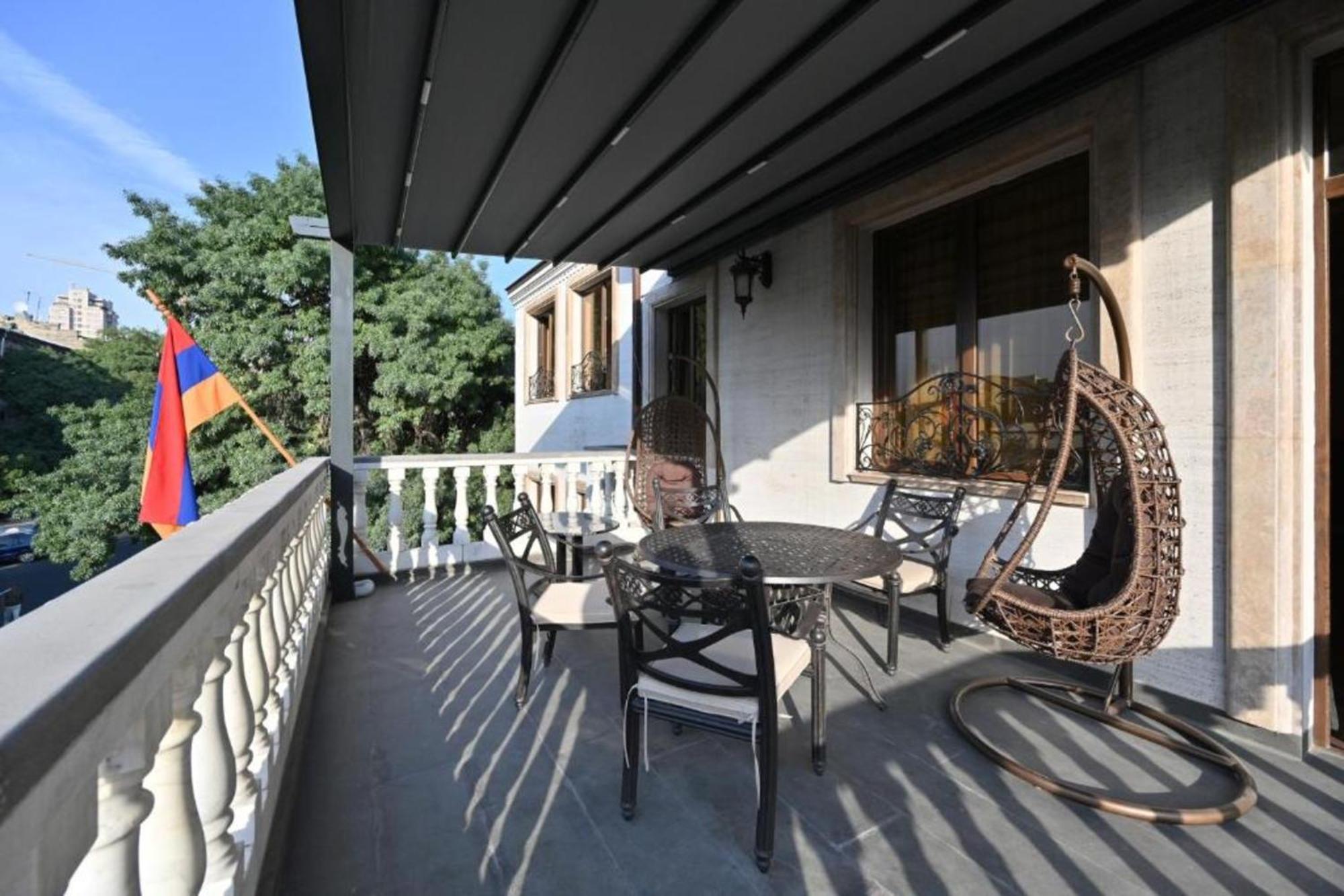 Partez Hotel Jerevan Exteriör bild