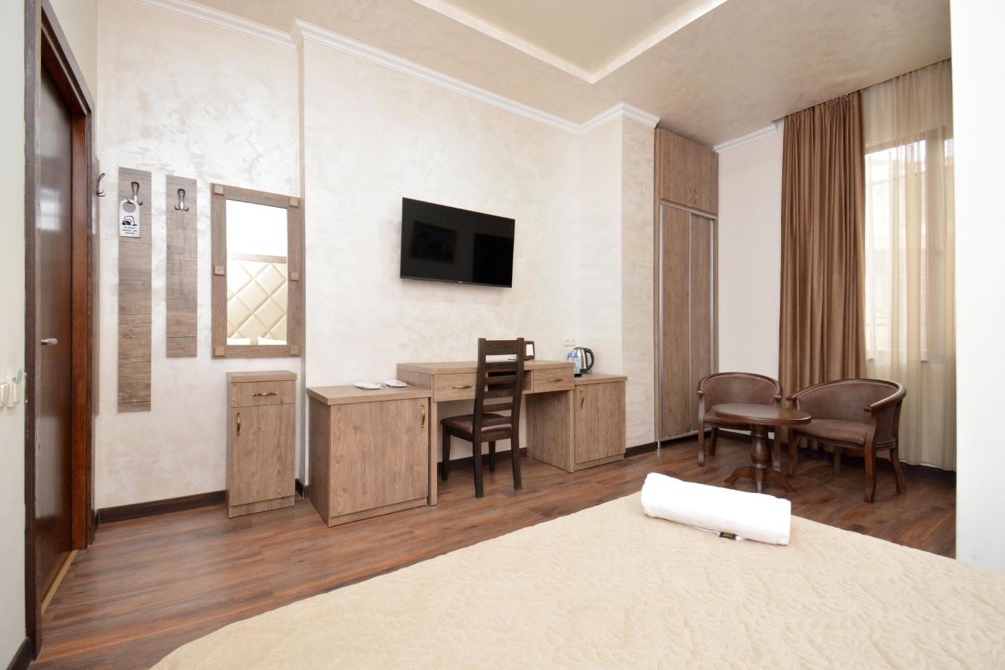Partez Hotel Jerevan Exteriör bild