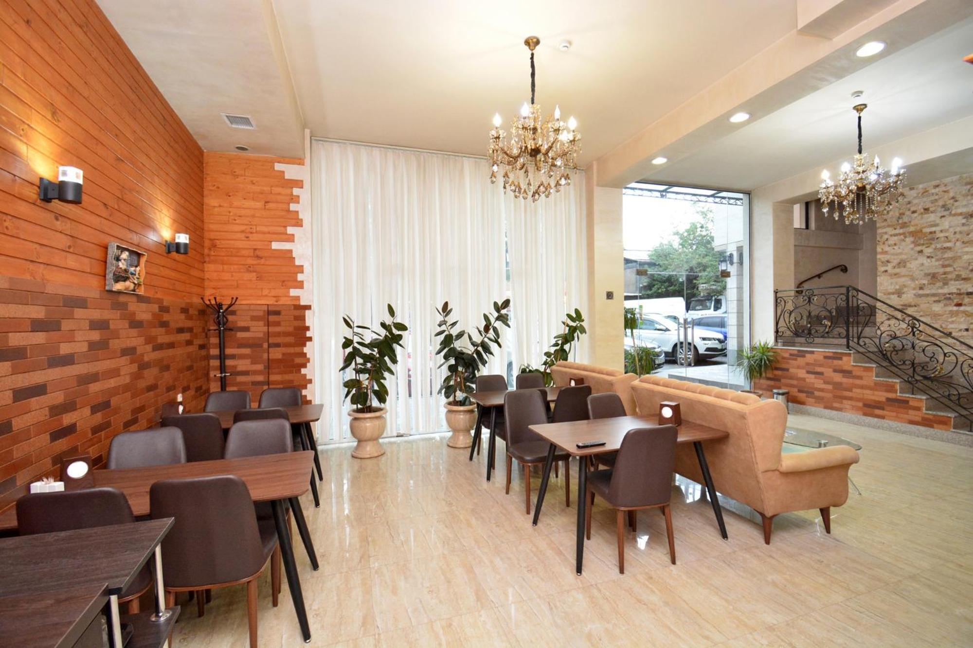Partez Hotel Jerevan Exteriör bild