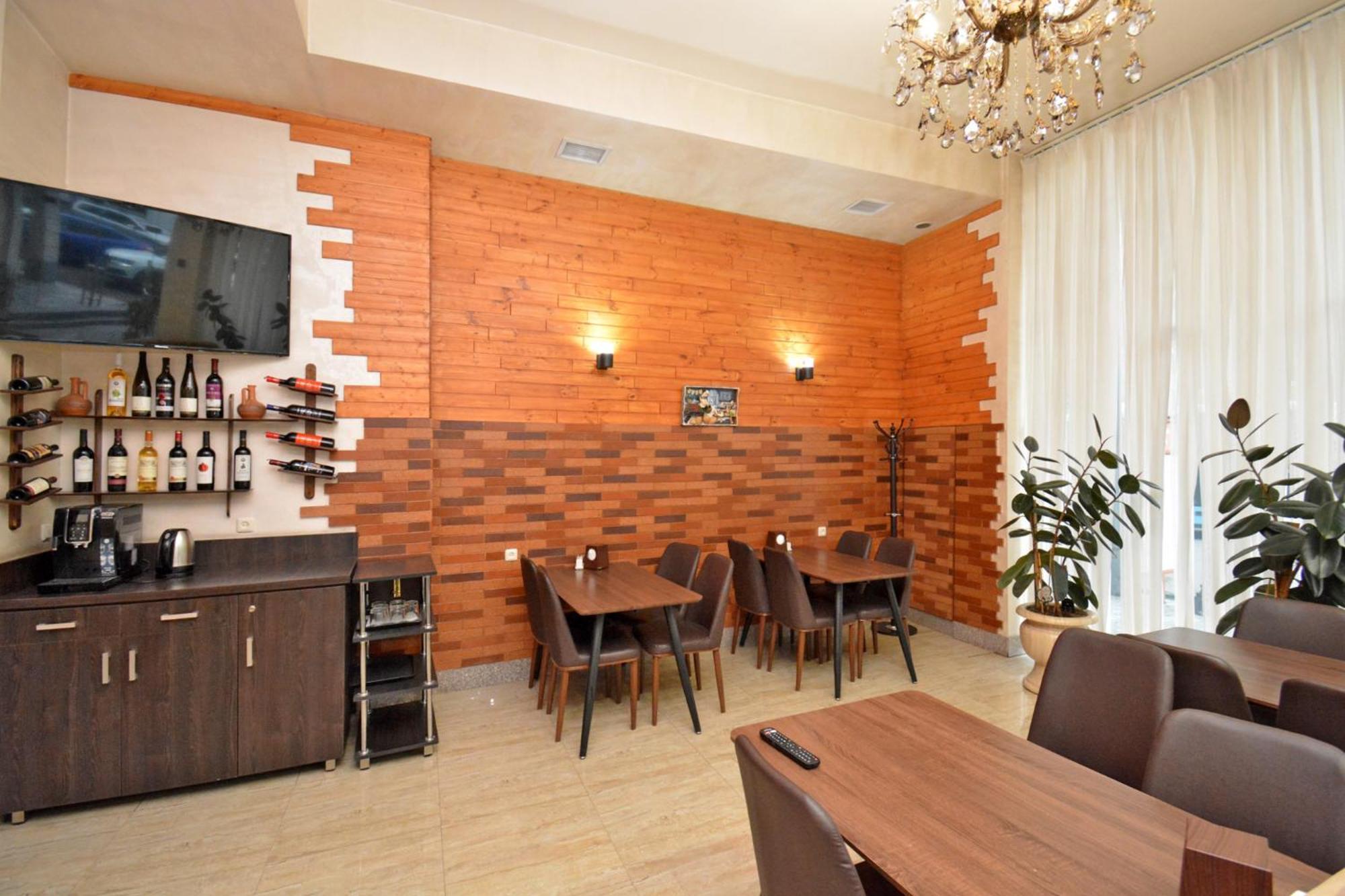 Partez Hotel Jerevan Exteriör bild