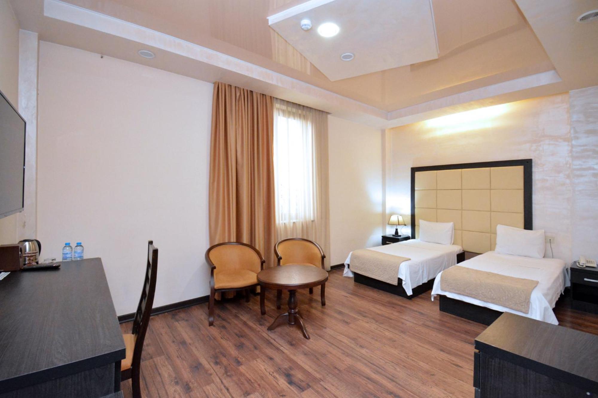 Partez Hotel Jerevan Exteriör bild