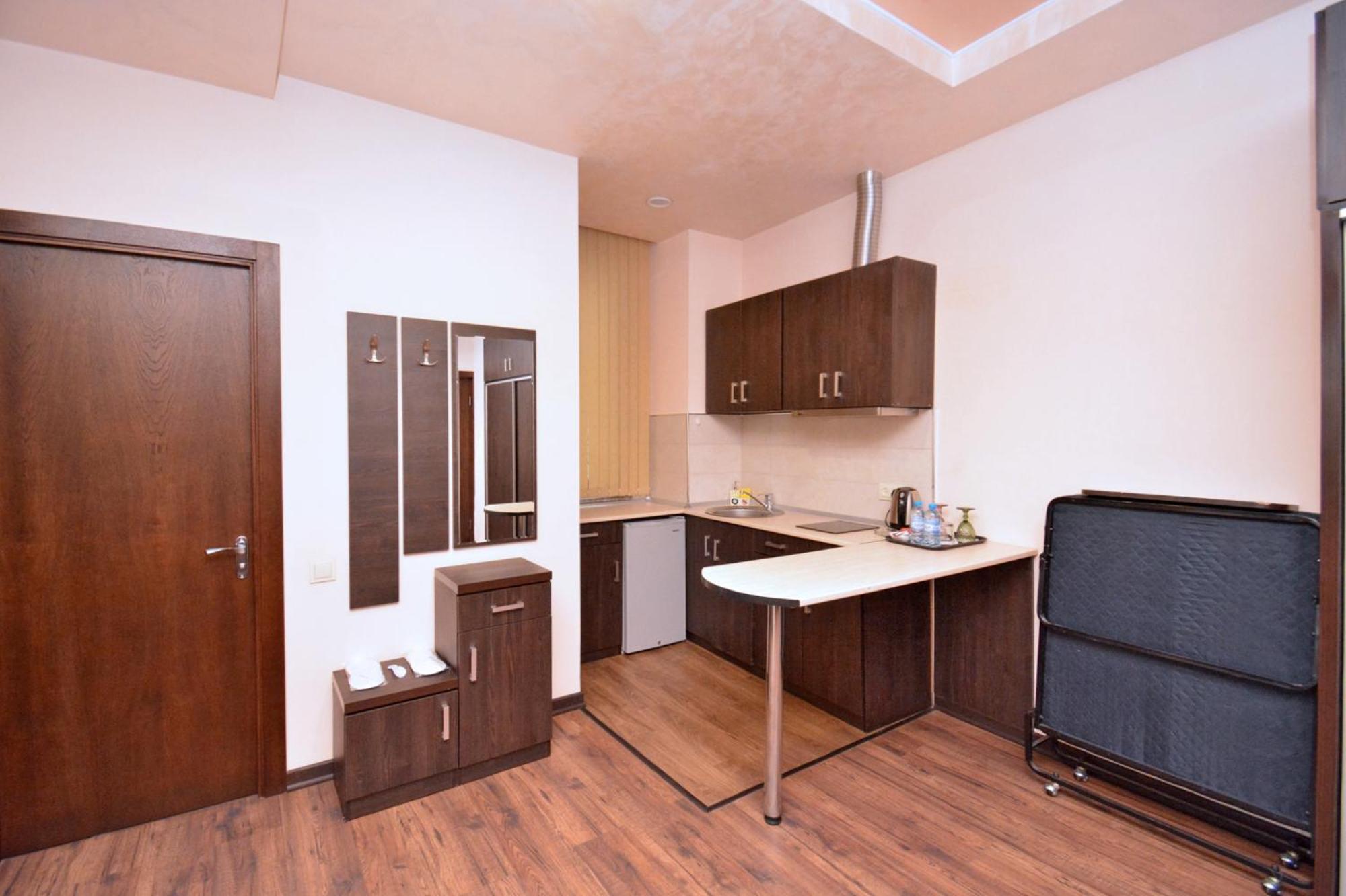 Partez Hotel Jerevan Exteriör bild