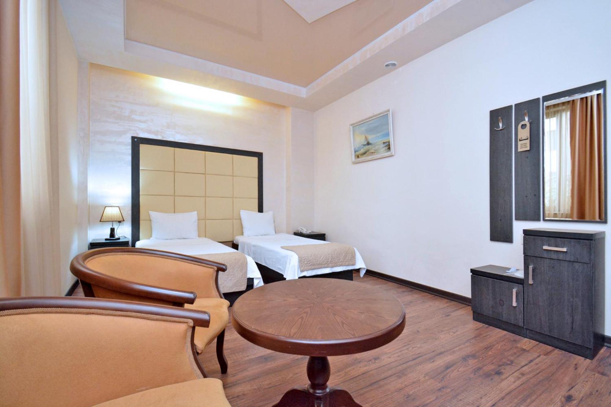 Partez Hotel Jerevan Exteriör bild