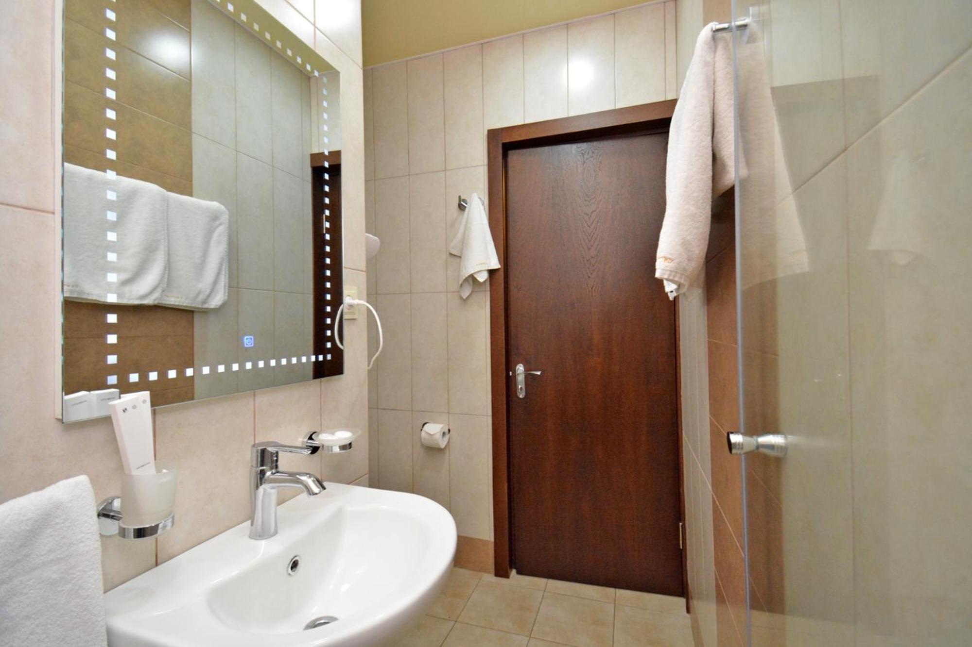 Partez Hotel Jerevan Exteriör bild