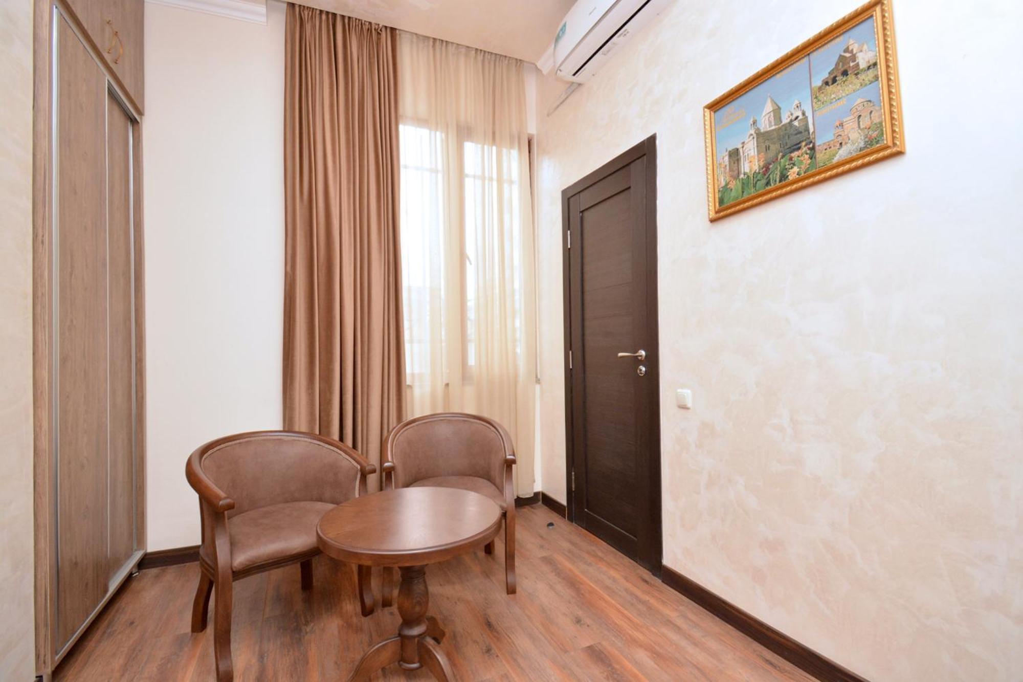 Partez Hotel Jerevan Exteriör bild