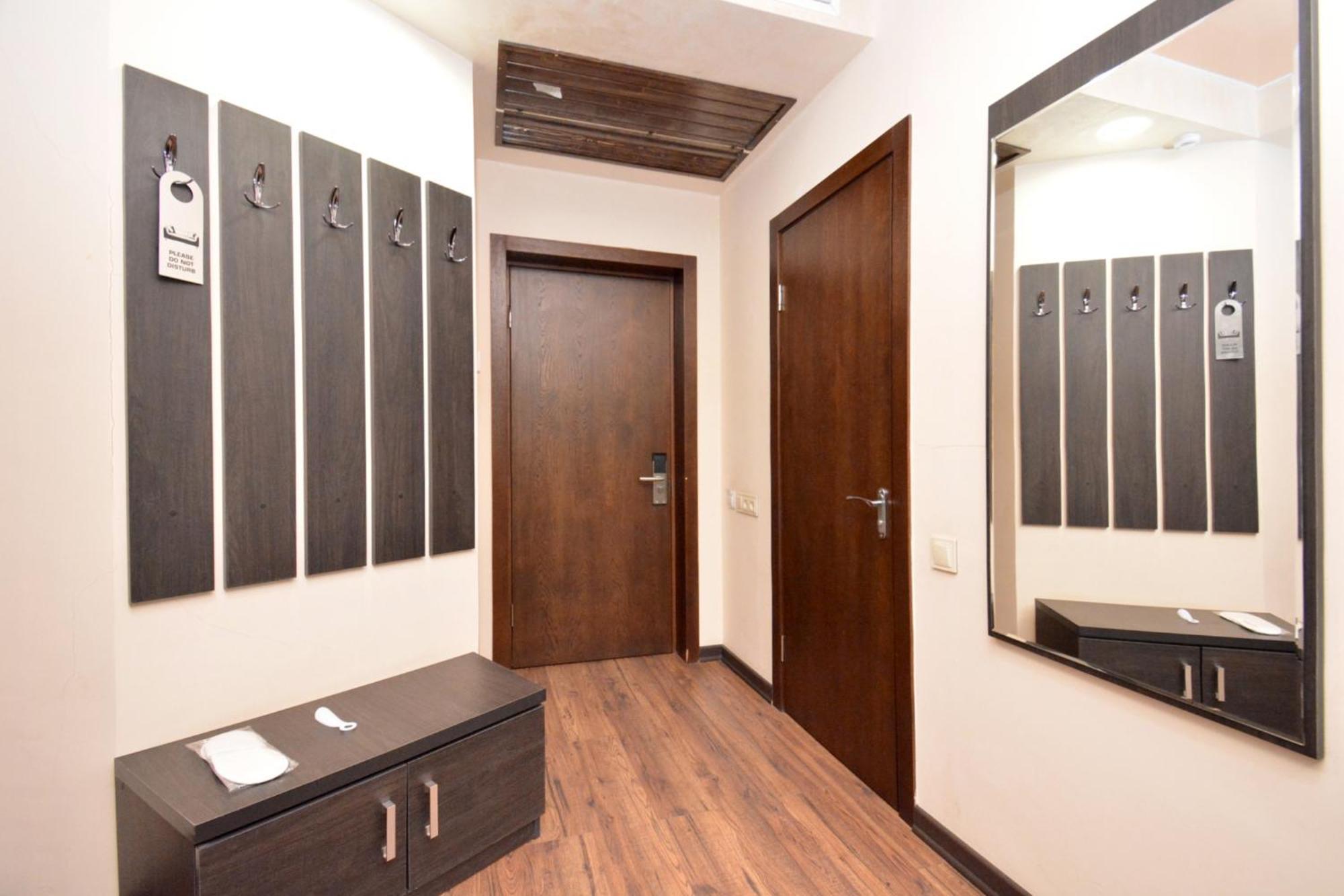 Partez Hotel Jerevan Exteriör bild